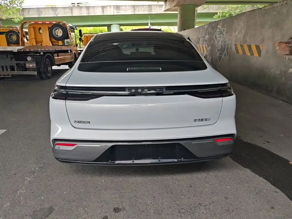 Geely Galaxy Galaxy Xingyao 8 2025 2025 Model 130km EM-i Flagship Edition