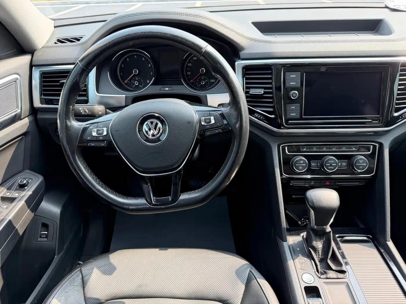 Volkswagen Teramont 2019 330TSI 2WD Luxury China VI фото 8
