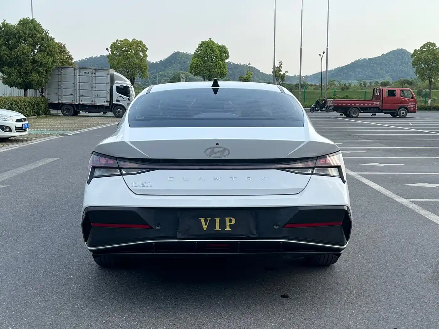 Hyundai Elantra 2023 Model 1.5L CVT LUX Premium Edition фото 14