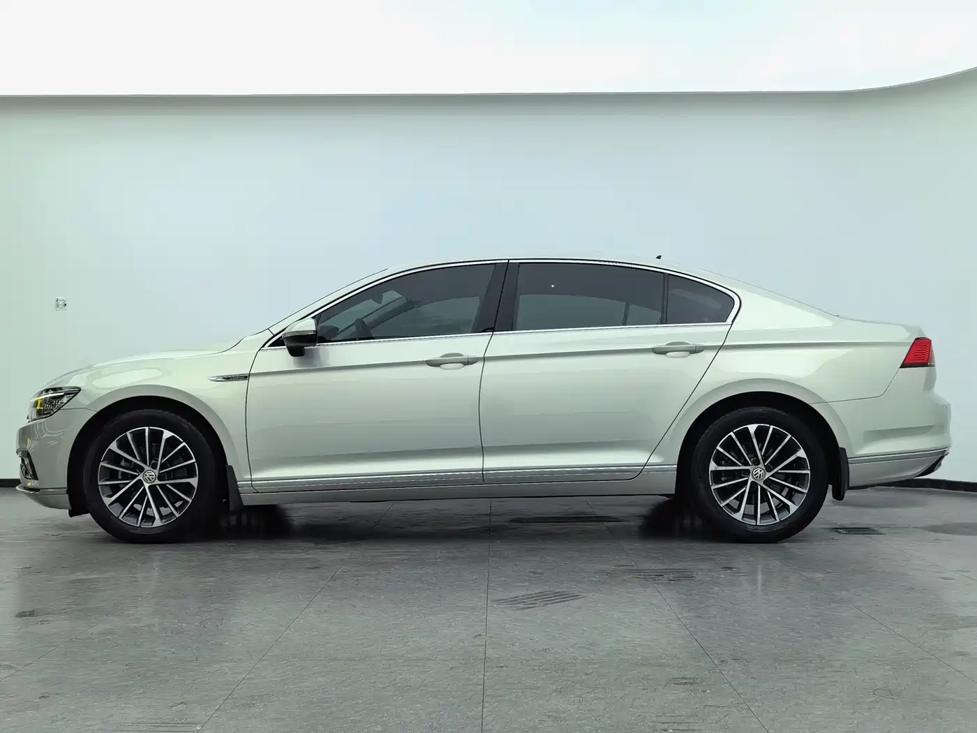 Volkswagen Magotan 2020 330TSI DSG Luxury фото 11
