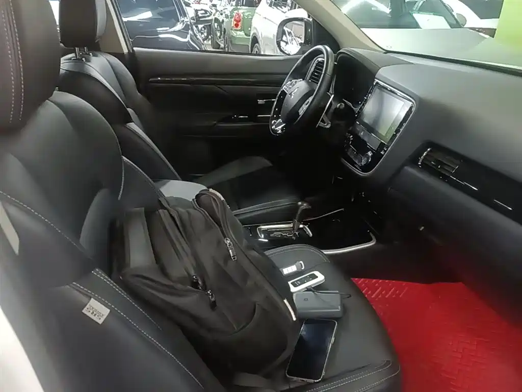 Mitsubishi Outlander 2019 2.4L 4WD Deluxe Edition 7-Seater China VI фото 25