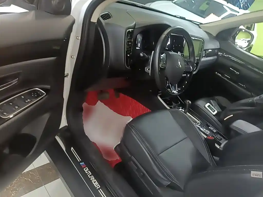 Mitsubishi Outlander 2019 2.4L 4WD Deluxe Edition 7-Seater China VI фото 16
