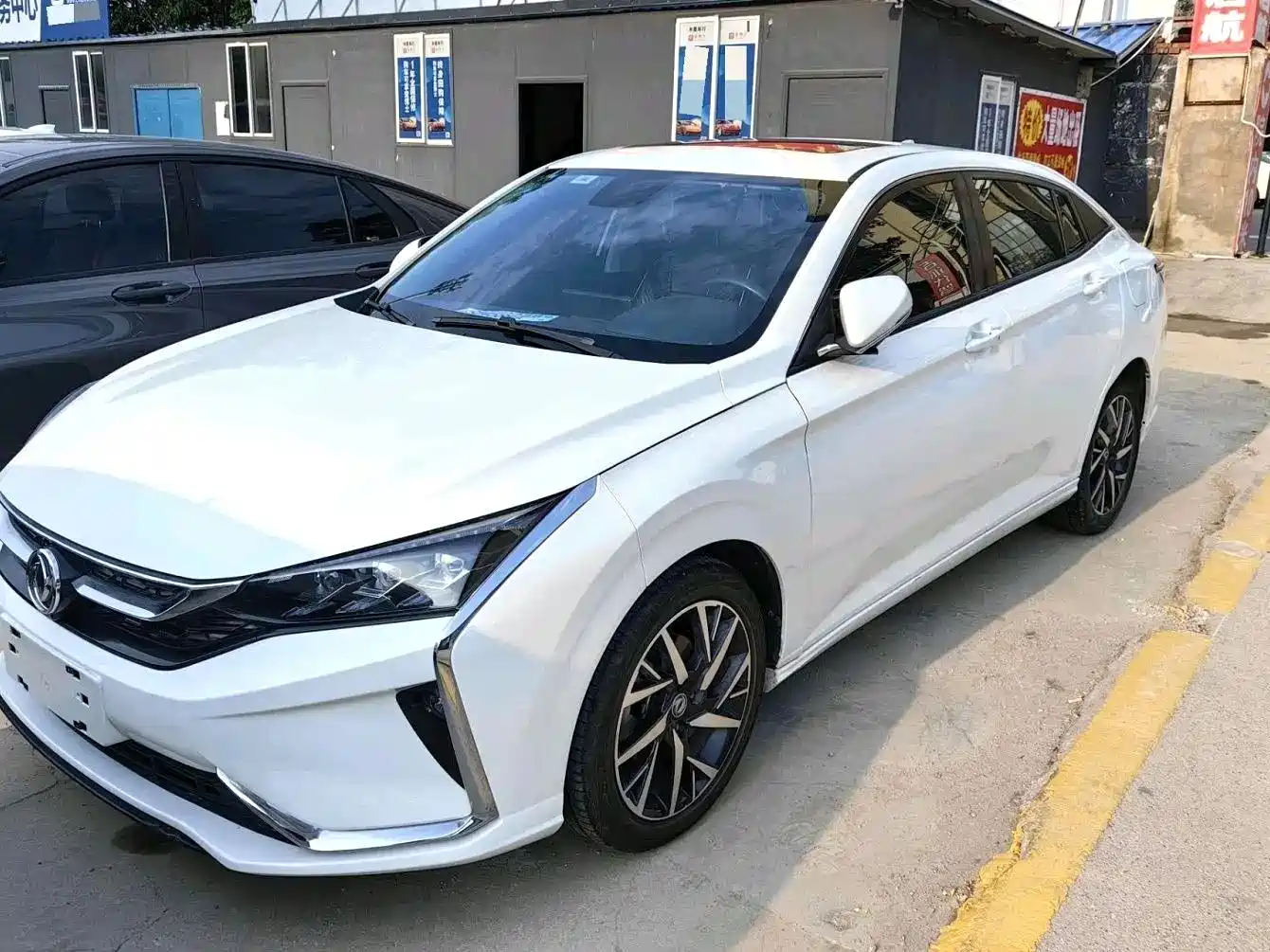 صورة 1 - Dongfeng Aeolus Yixuan