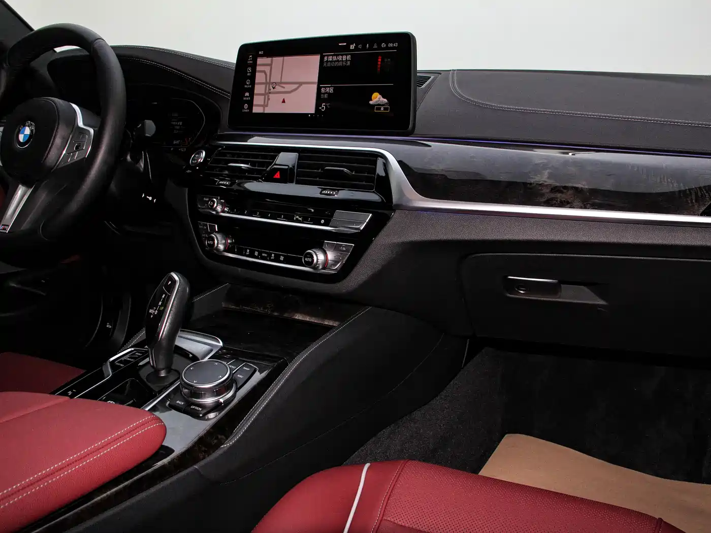 BMW 5 Series 2022 Model Second Facelift 525Li M Sport Package фото 8
