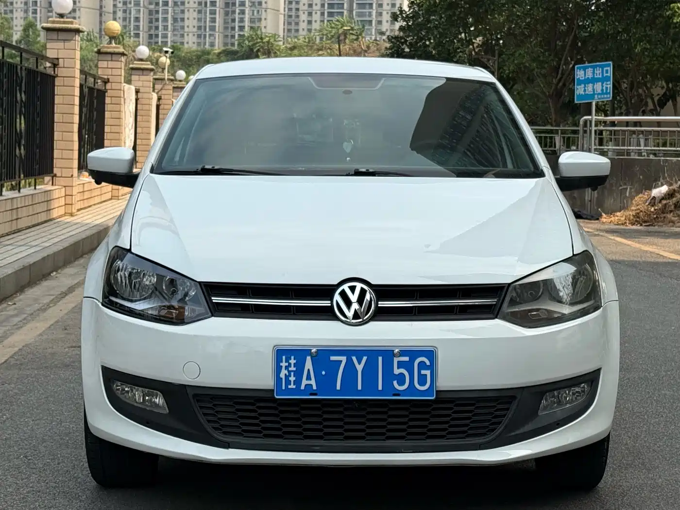 Volkswagen Polo 2014 1.4L Manual Trend Edition фото 2