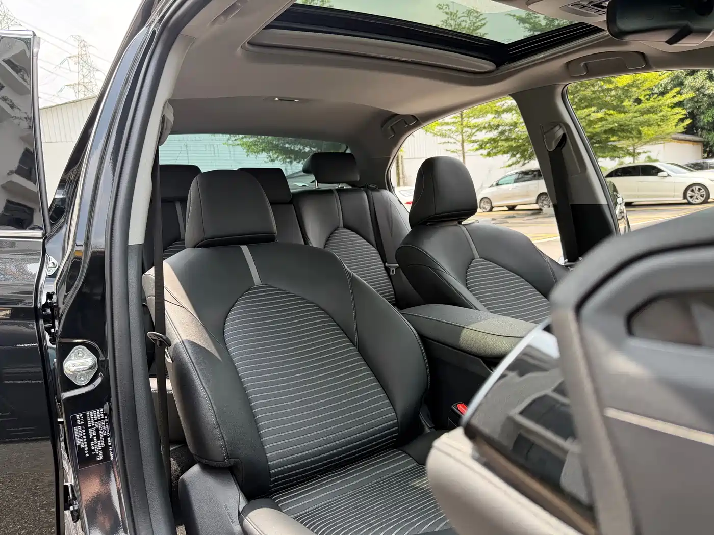Toyota Camry 2022 2.5S Knight Edition фото 14