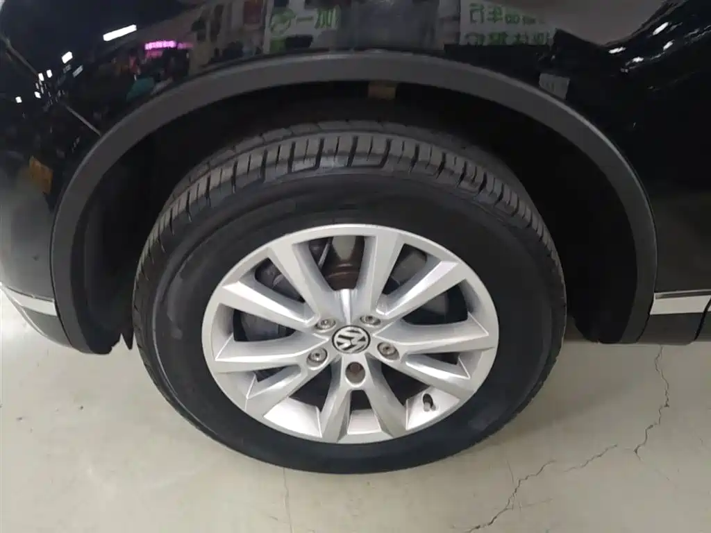 Volkswagen Touareg 2016 3.0TSI Glamour Edition фото 23