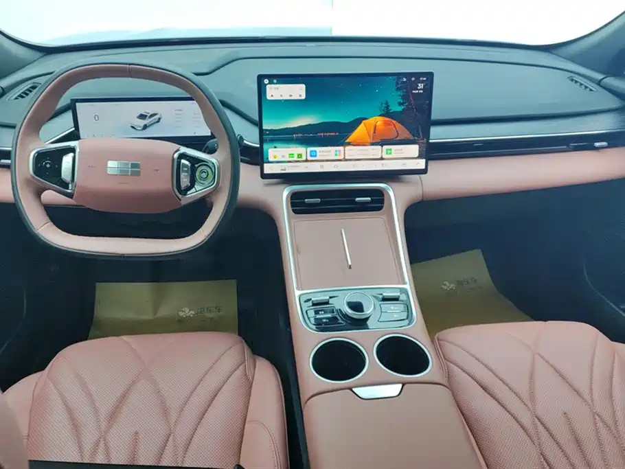 Geely Galaxy Galaxy L6 2025 EM-i 140km Explorer+ Edition фото 12