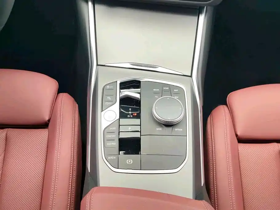 BMW 3 Series 2025 325i M Sport Package фото 10