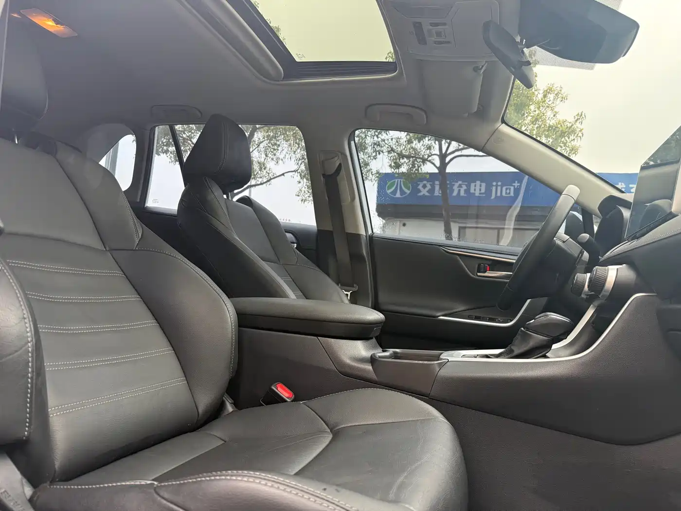 Toyota Wildlander 2022 2.0L CVT AWD Luxury Edition фото 11