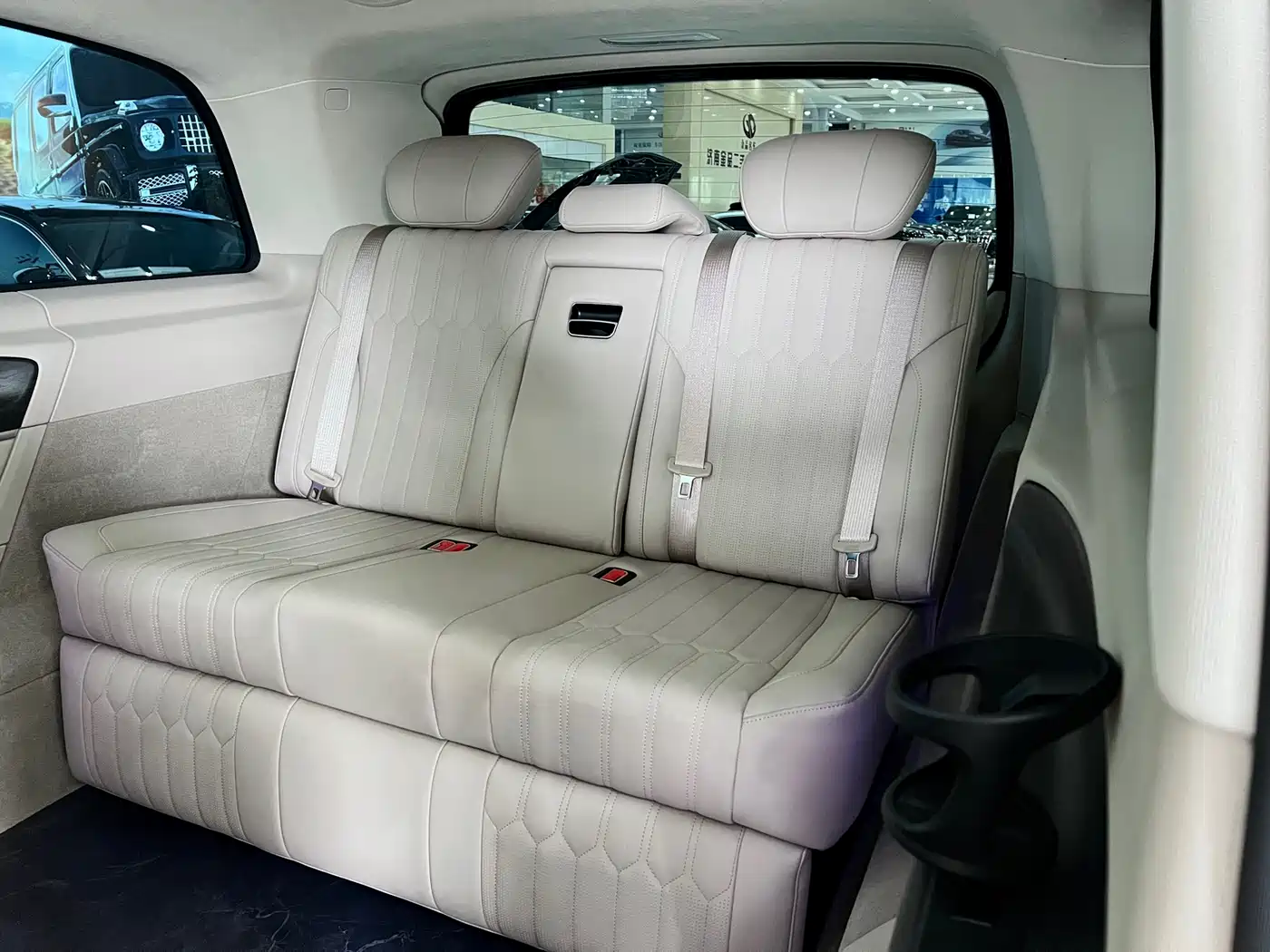Mercedes-Benz V-Class 2024 V 300 L Long Wheelbase Luxury Edition фото 11