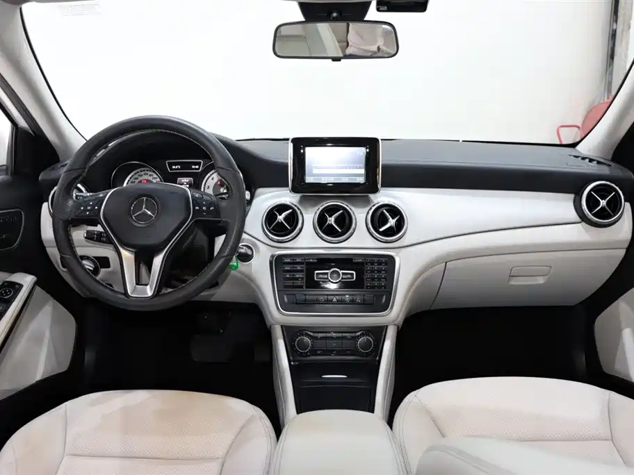 Mercedes-Benz GLA 2015 GLA 200 Fashion фото 12