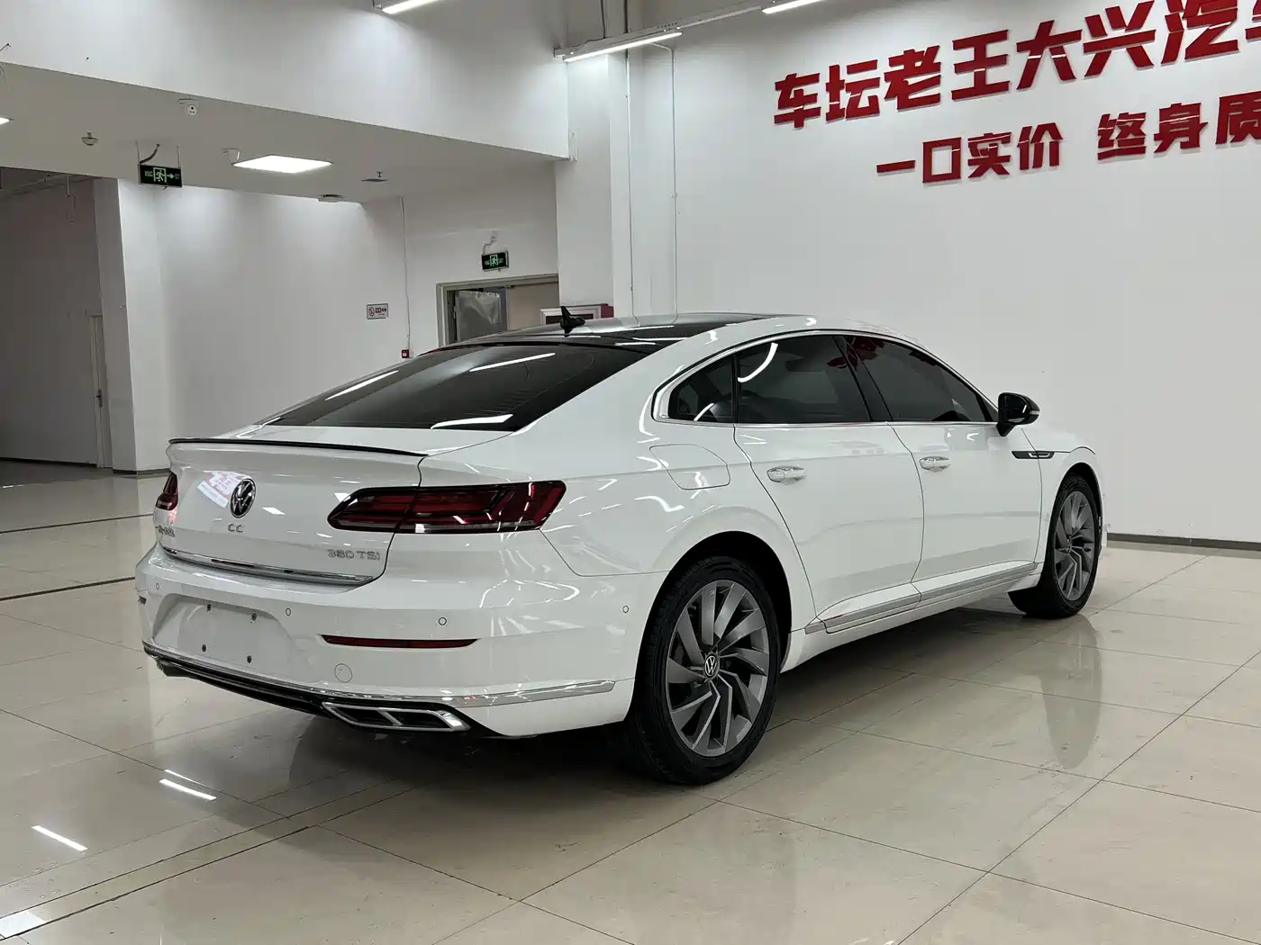 Volkswagen FAW-Volkswagen CC 2023 380TSI Eye-catching Edition фото 7