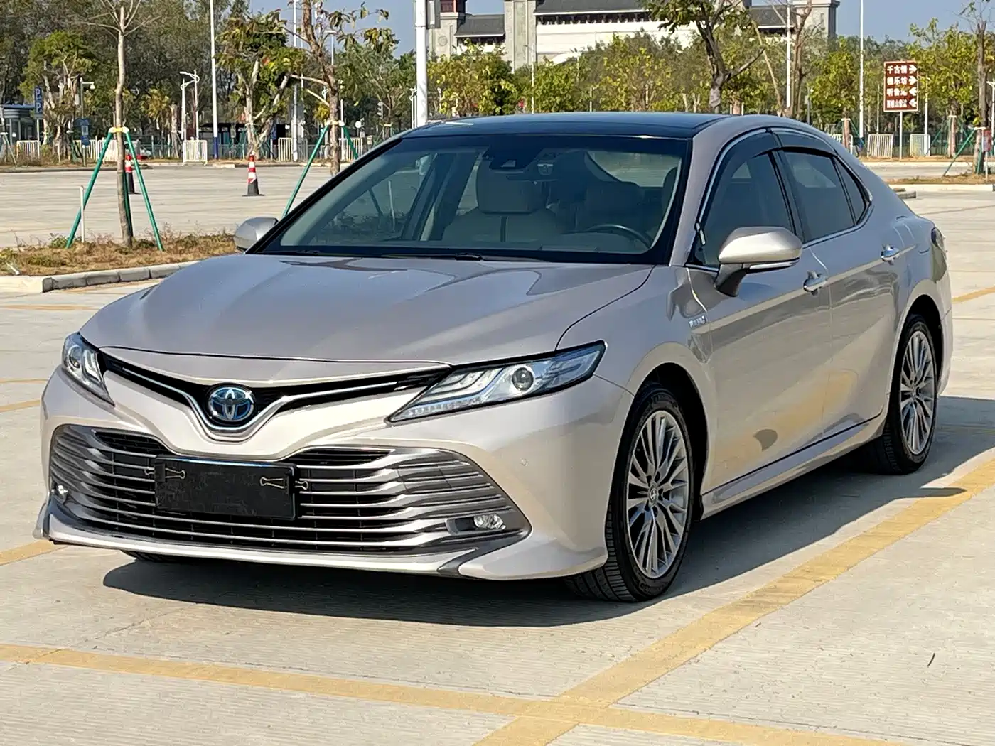 Toyota Camry 2019 Hybrid 2.5HG Luxury Edition China V