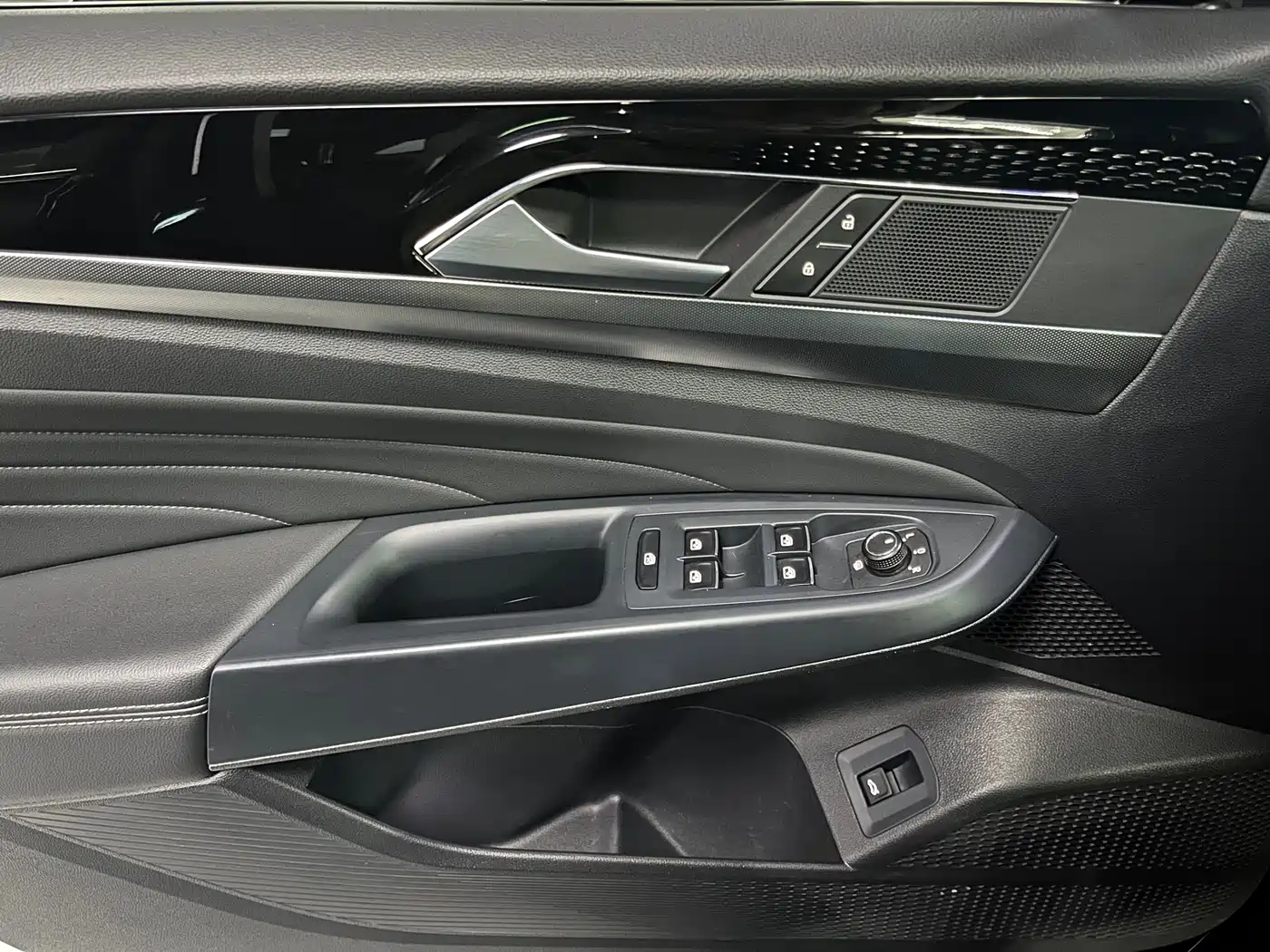 Volkswagen Passat 2022 330TSI Elite Edition фото 22