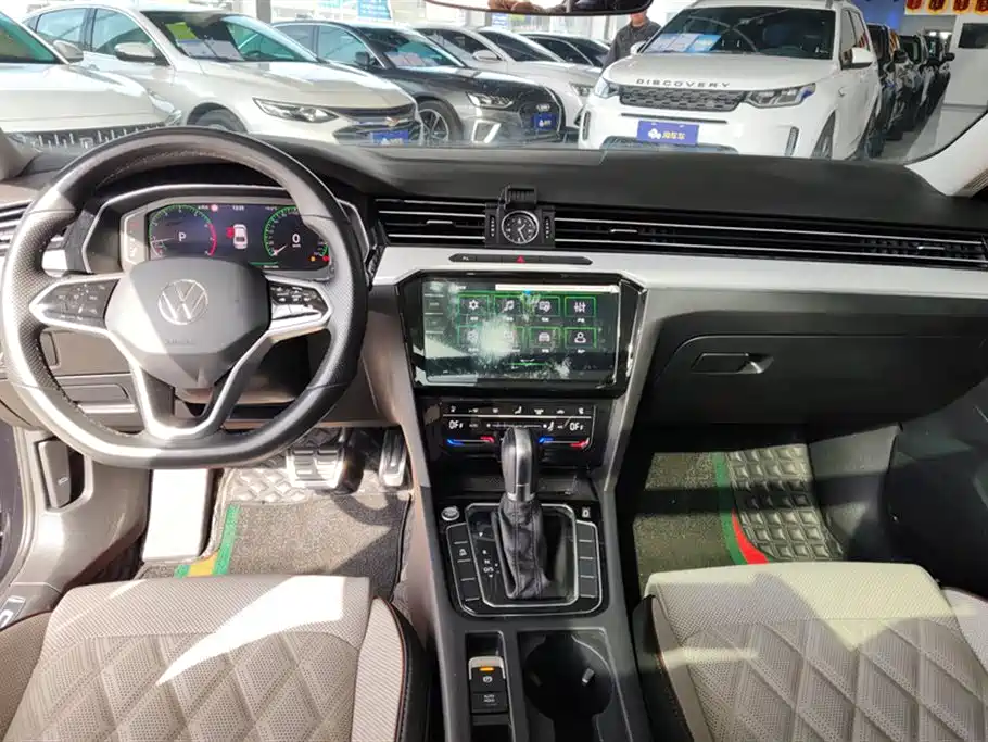 Volkswagen Magotan 2023 Model 2 Million Commemorative Edition 330TSI DSG Luxury фото 12
