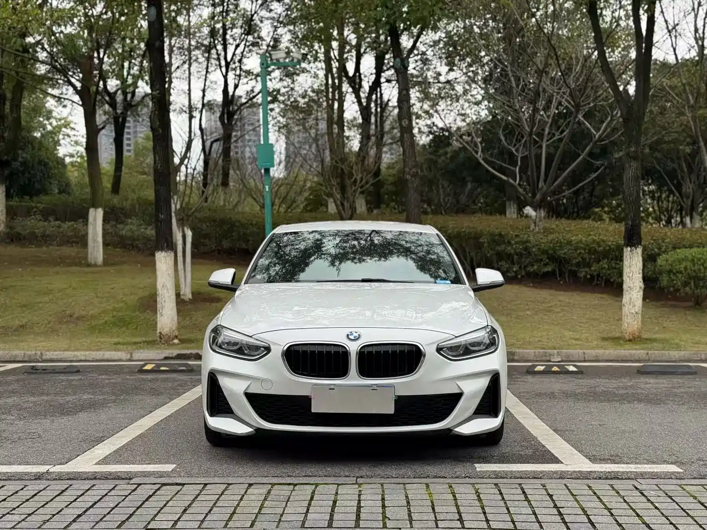 BMW 1 Series 2023 120i M Sport фото 2
