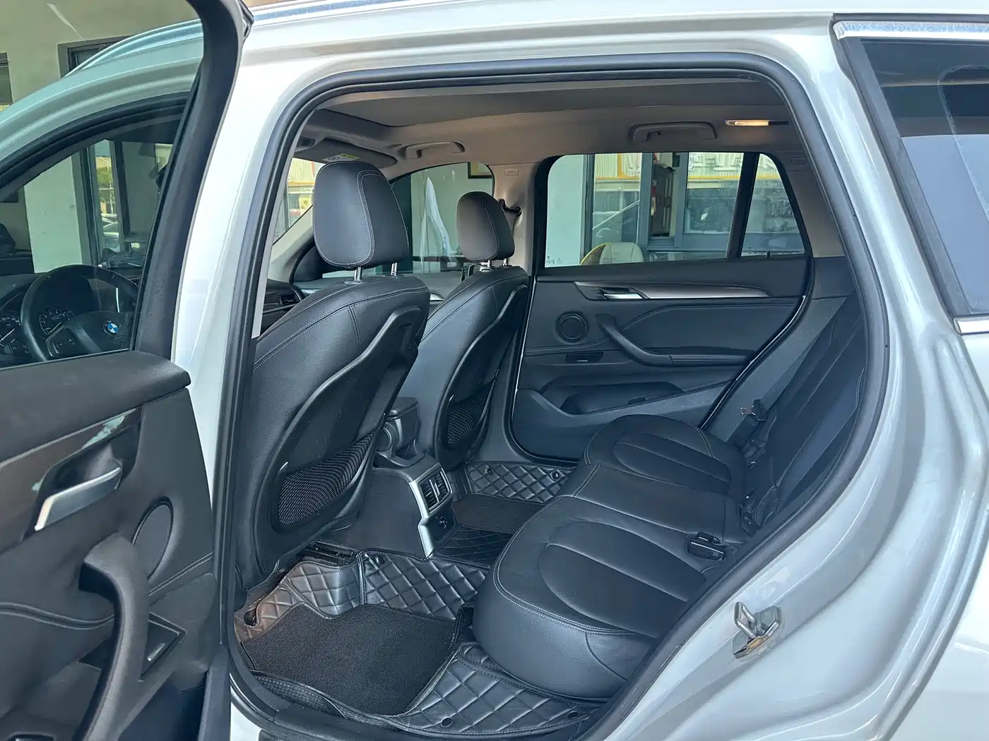 BMW X1 2018 sDrive18Li Premium Model фото 8