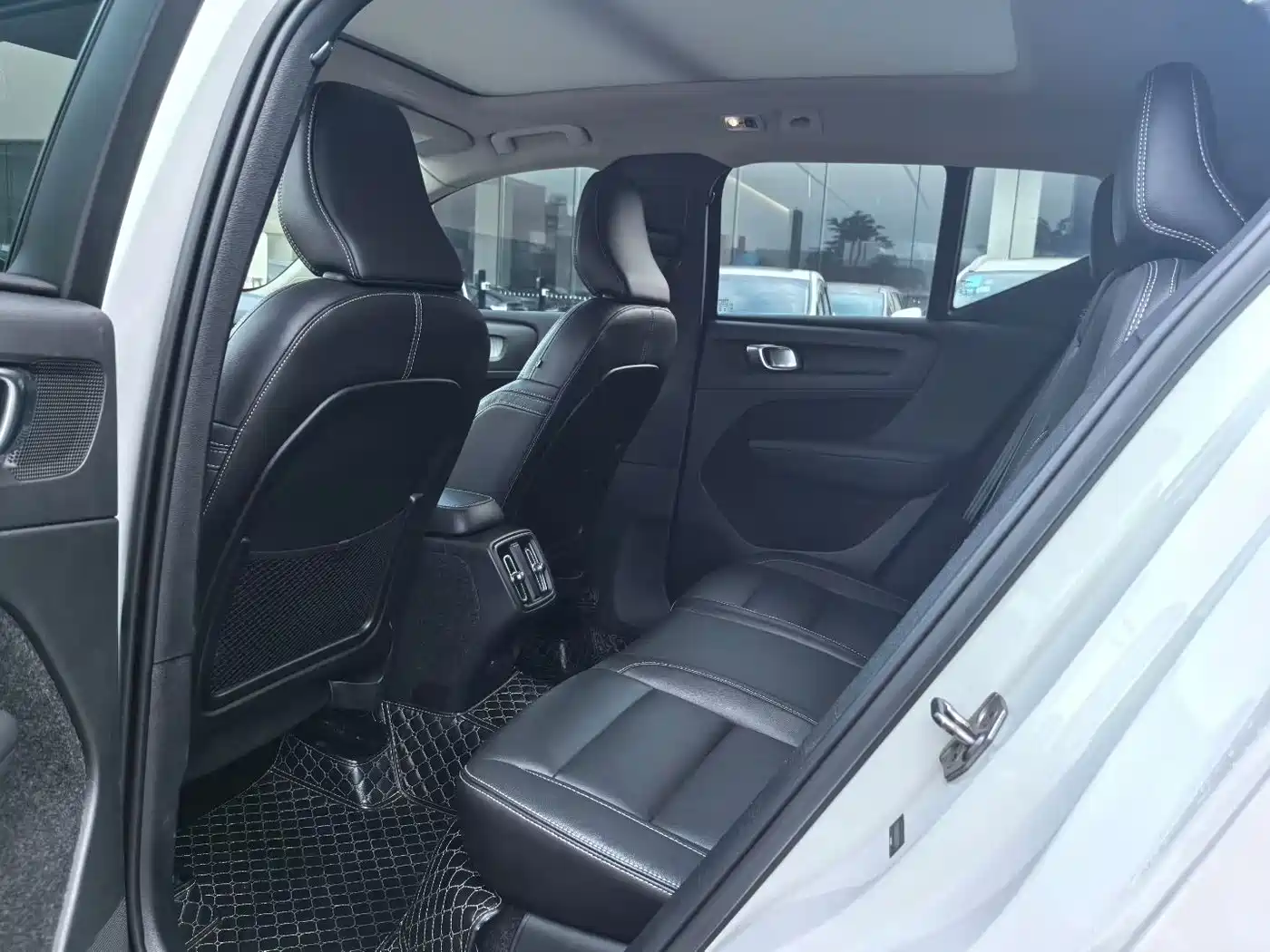 Volvo XC40 2021 2021 T4 AWD Smart Luxury Edition