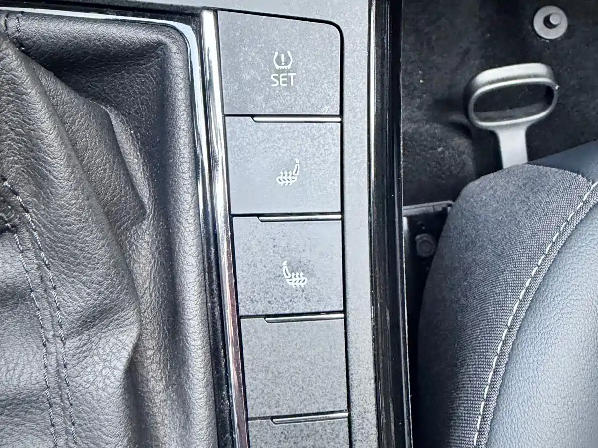 Volkswagen Passat 2022 280TSI Business Edition фото 22