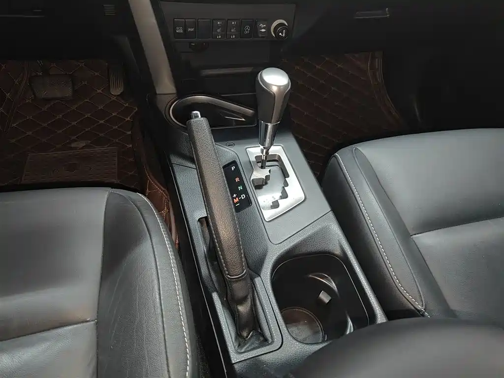 Toyota RAV4 Rongfang 2016 2.0L CVT 2WD Smart (China V) фото 10