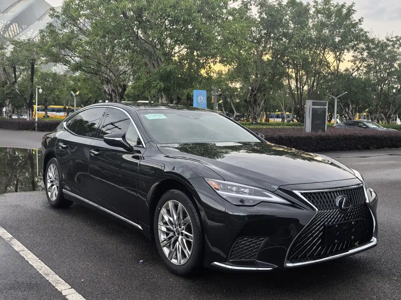 Lexus LS 2021 500h Luxury Edition фото 8