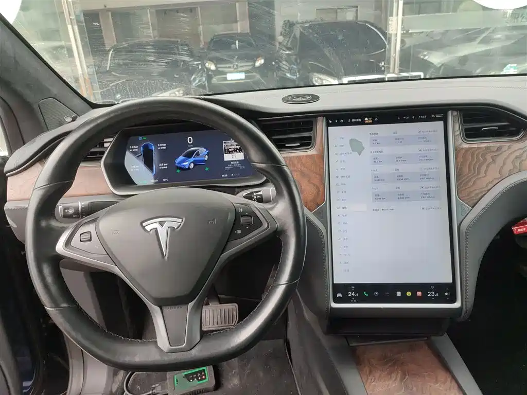 TESLA MODEL X