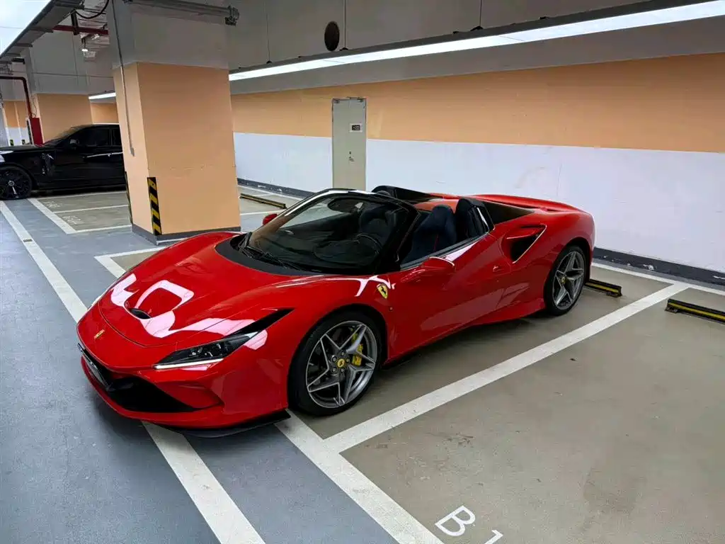 FERRARI F8