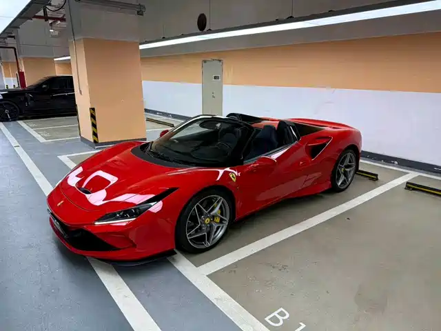 FERRARI F8