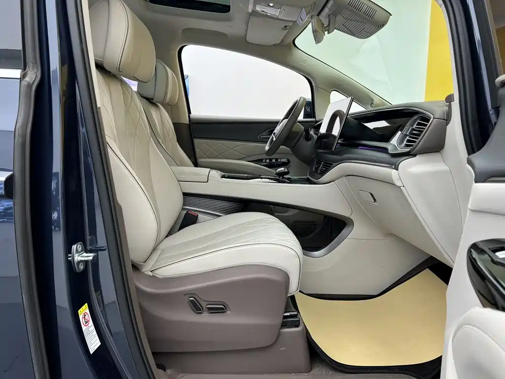 Denza D9 2023 2022 DM-i 970 AWD Flagship