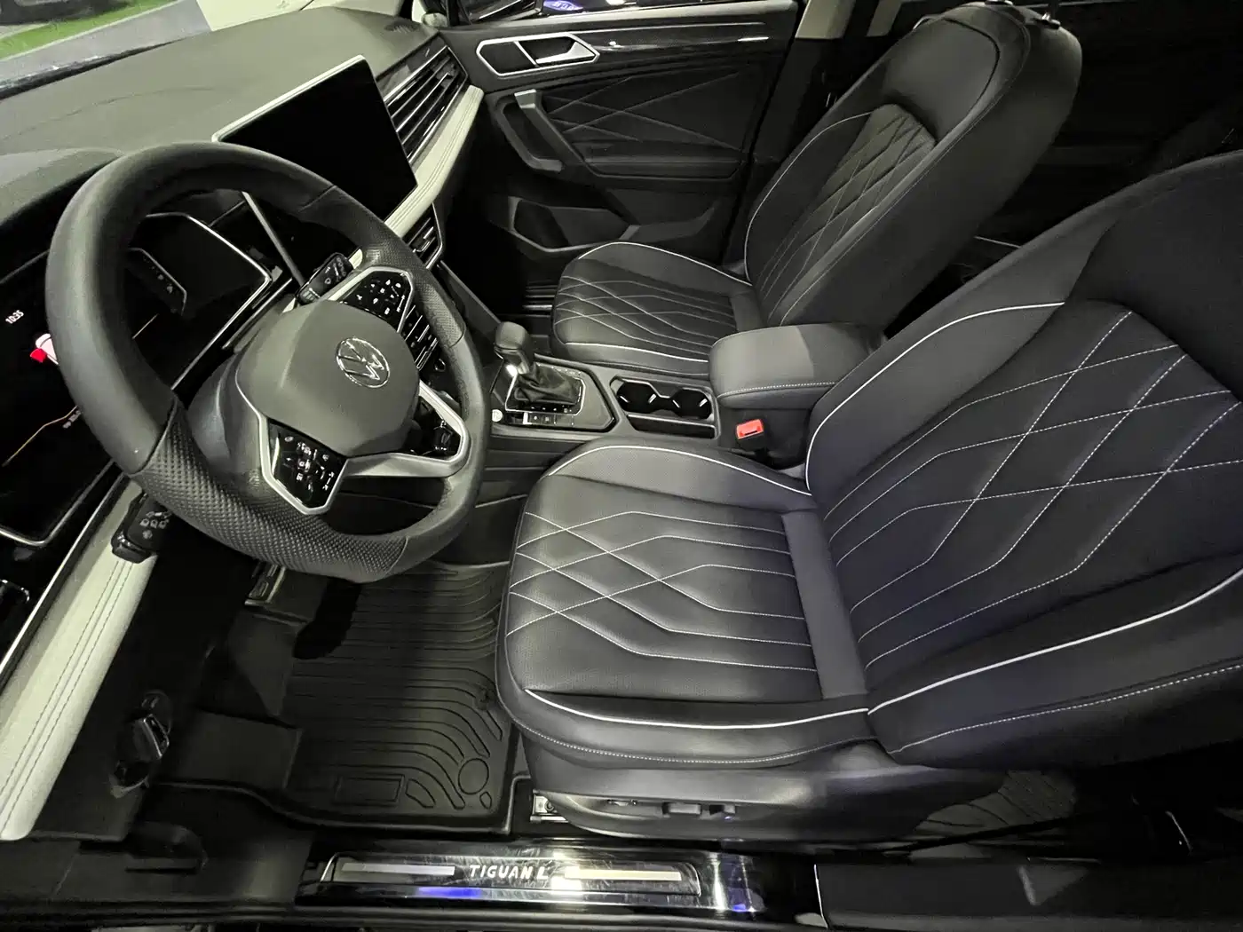 Volkswagen Tiguan L 2023 330TSI Auto 2WD R-Line Premium Edition фото 4