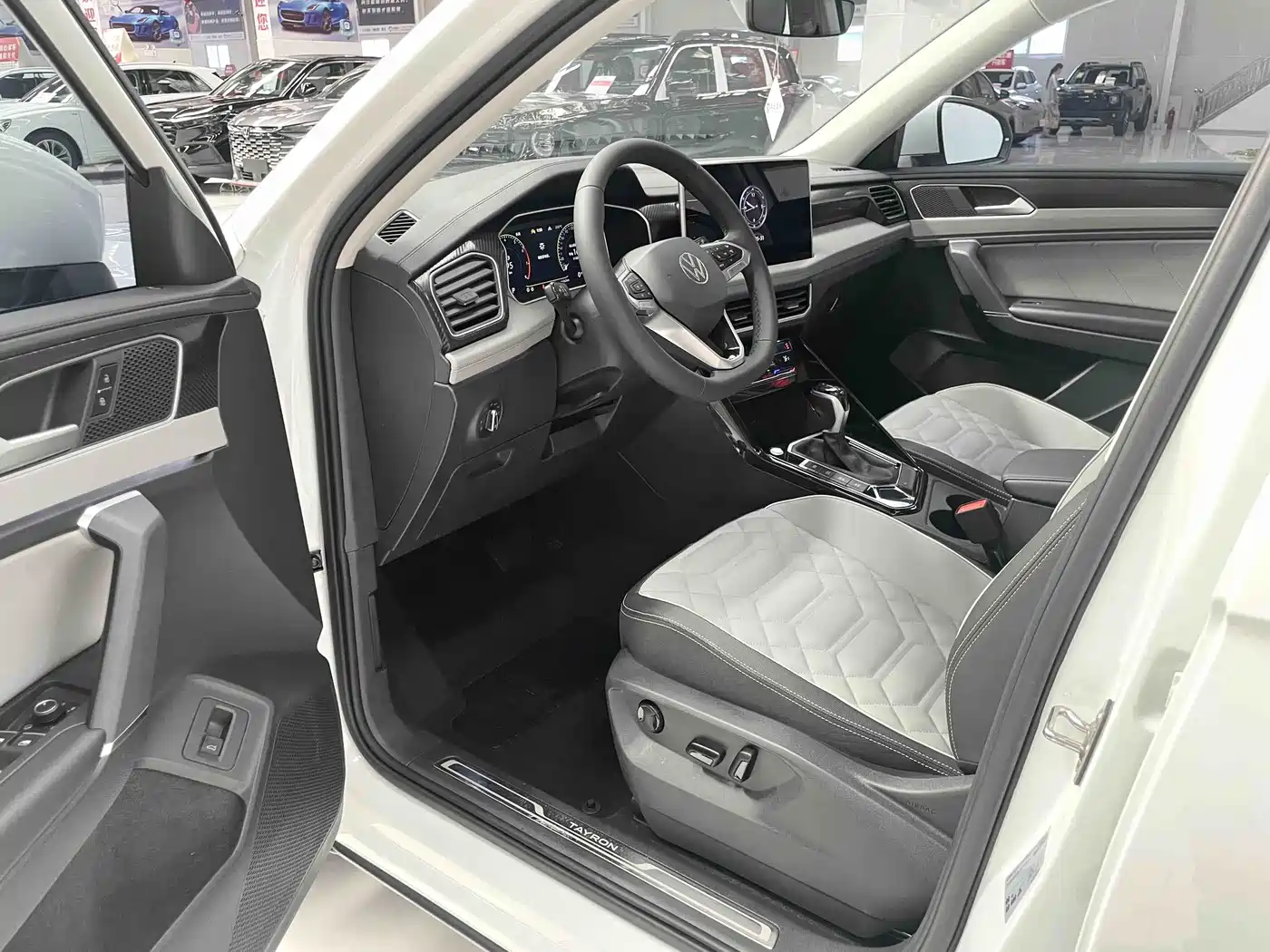 Volkswagen Tayron 2023 280TSI 2WD Luxury Plus Advanced Edition фото 7