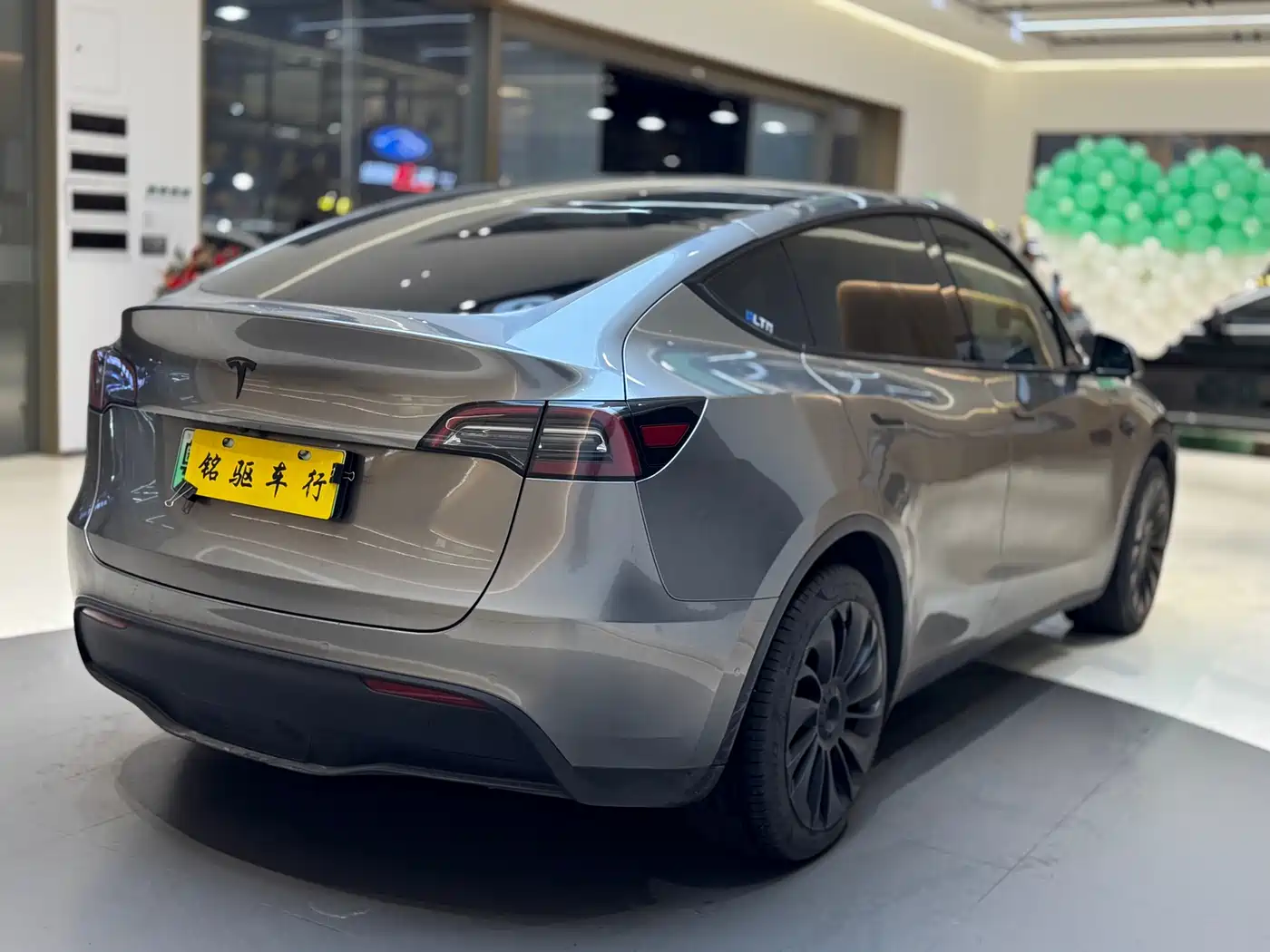 TESLA MODEL Y