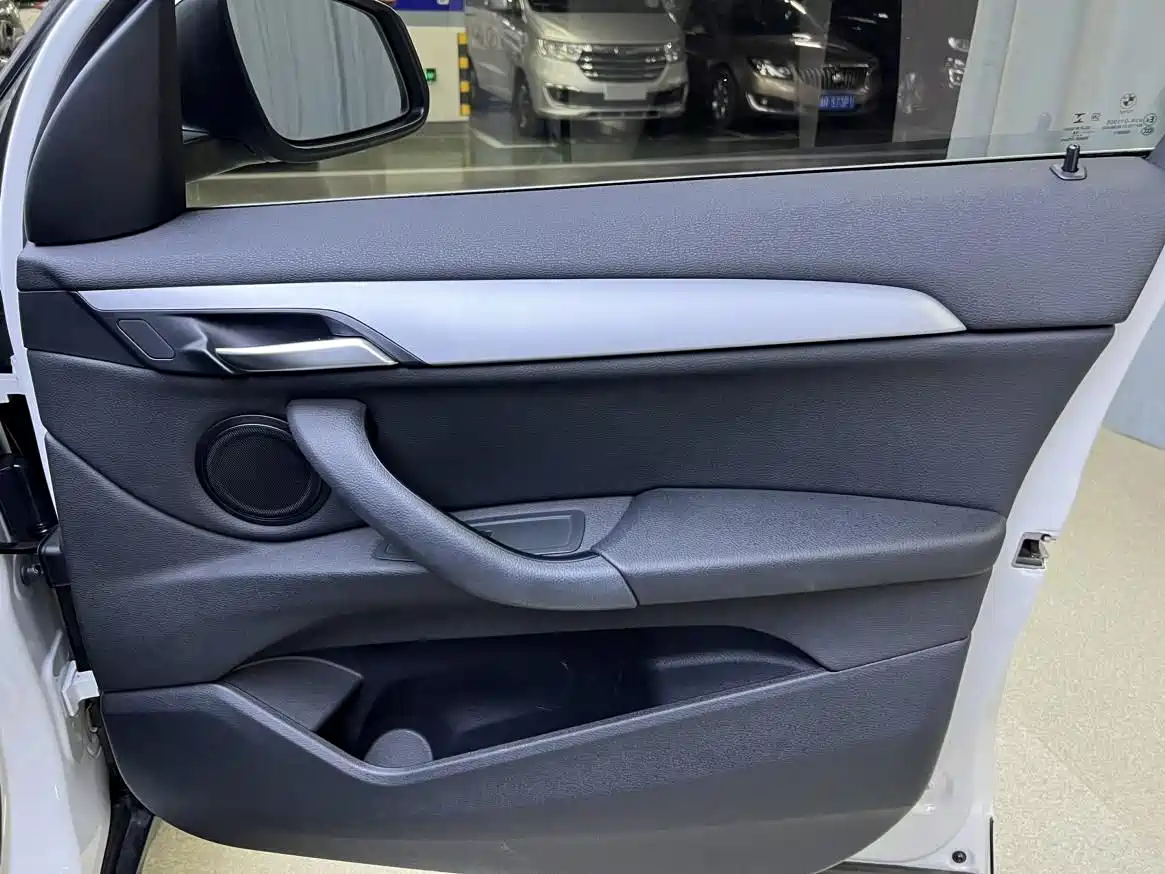 BMW X1 2018 sDrive20Li Leading Model фото 17