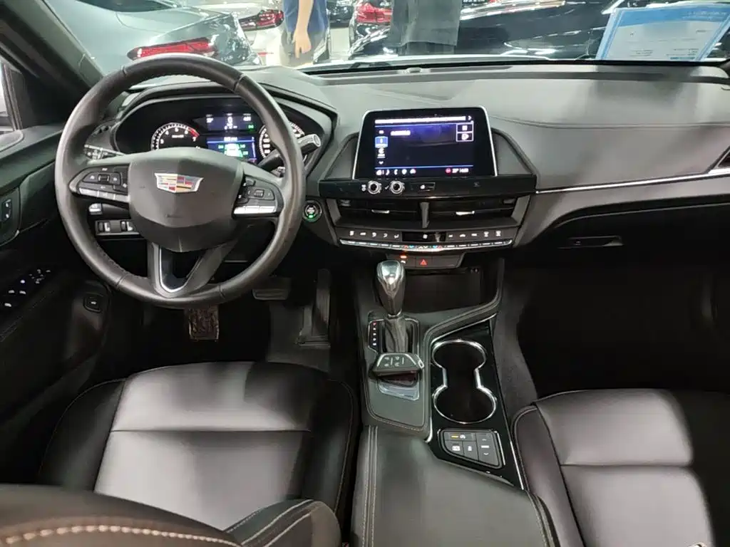 Cadillac CT4 2022 2021 28T Fashion Edition
