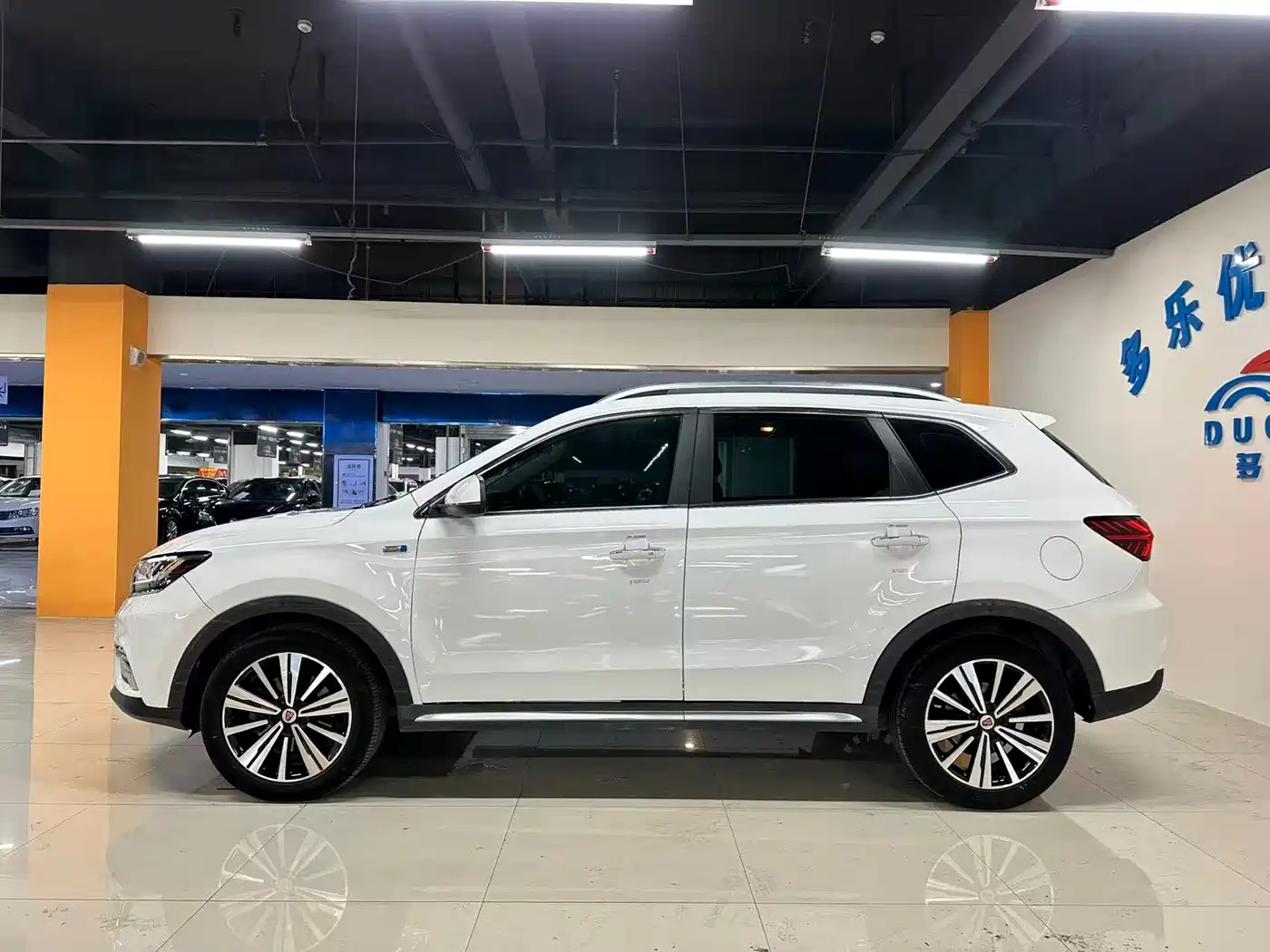 Фото 9 - Roewe RX5