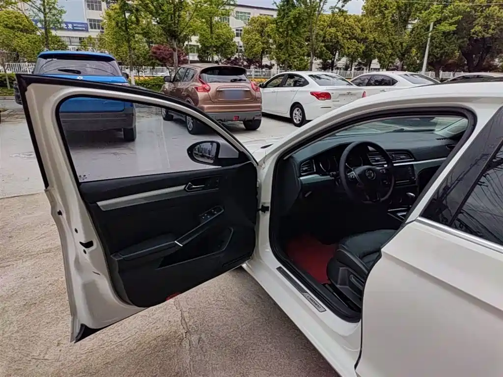 Volkswagen Lamando 2017 280TSI DSG Comfort Edition фото 16