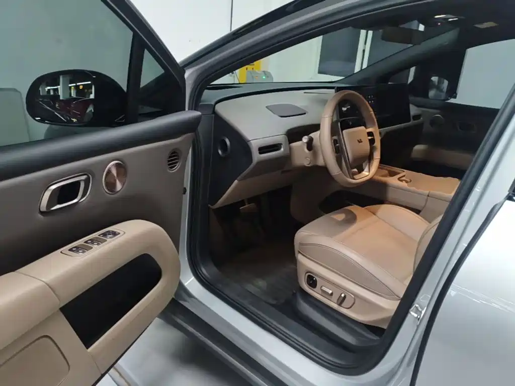 Li Auto i6 2025 2025 2WD Base Model