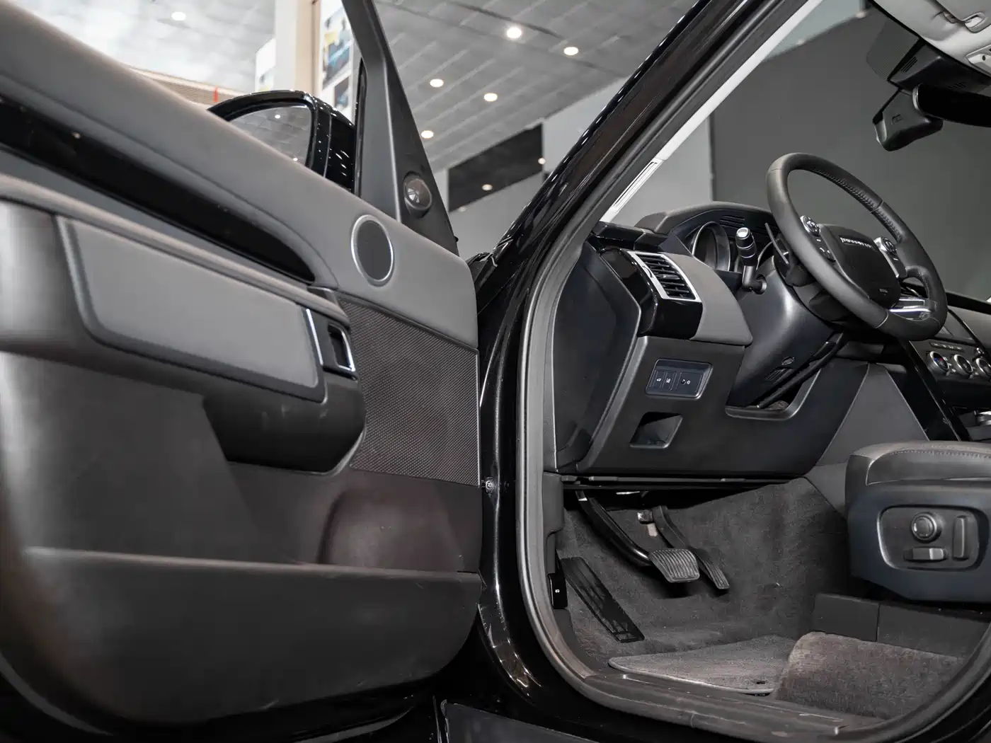 Land Rover Discovery 2018 3.0 SC V6 SE фото 13