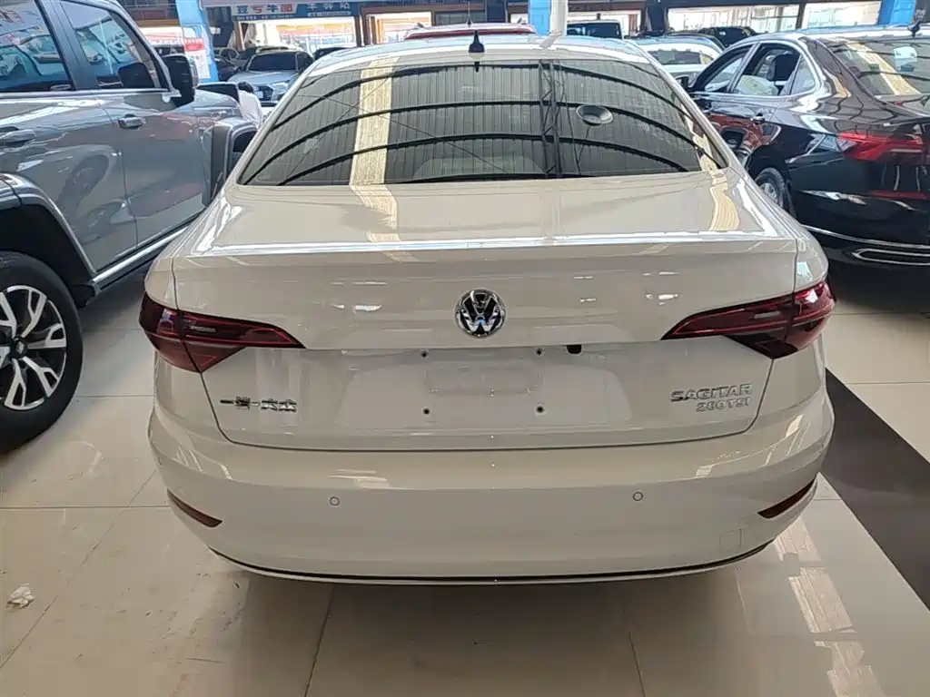 VOLKSWAGEN SAGITAR