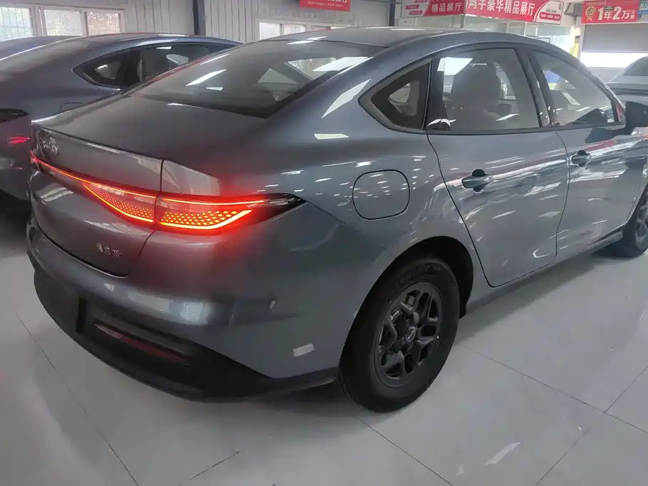 2026 BYD Hai Bao 05 DM-i