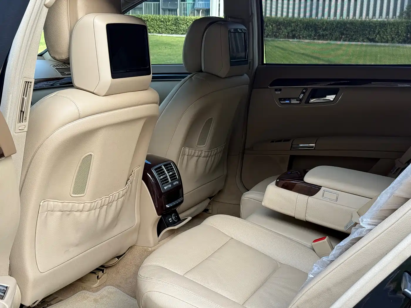 Mercedes-Benz S-Class 2012 S 300 L Luxury Grand Edition фото 16