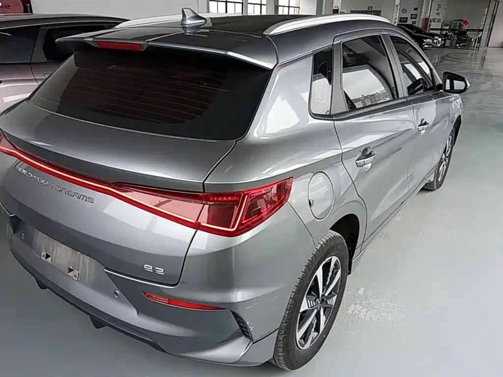BYD E2