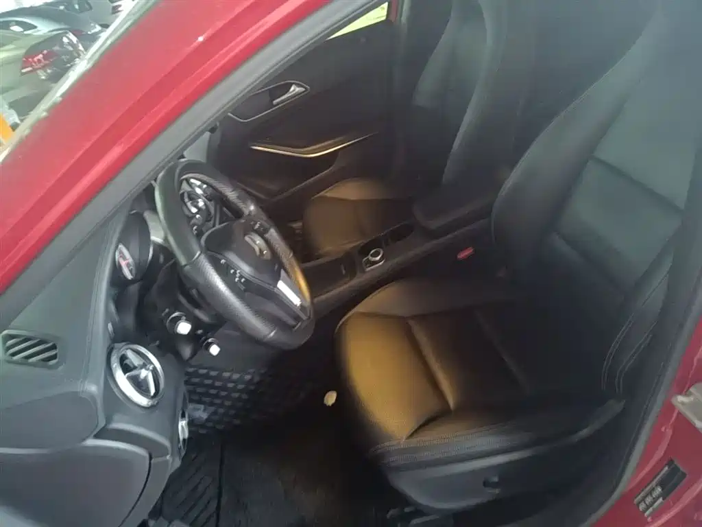 Mercedes-Benz GLA 2015 GLA 200 Dynamic фото 15
