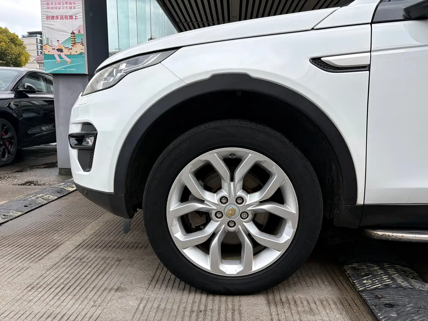 Land Rover Discovery Sport 2018 240PS HSE Edition фото 2