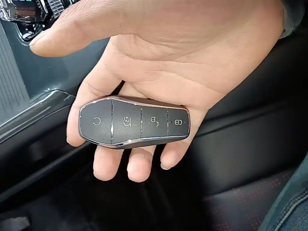 BYD E2