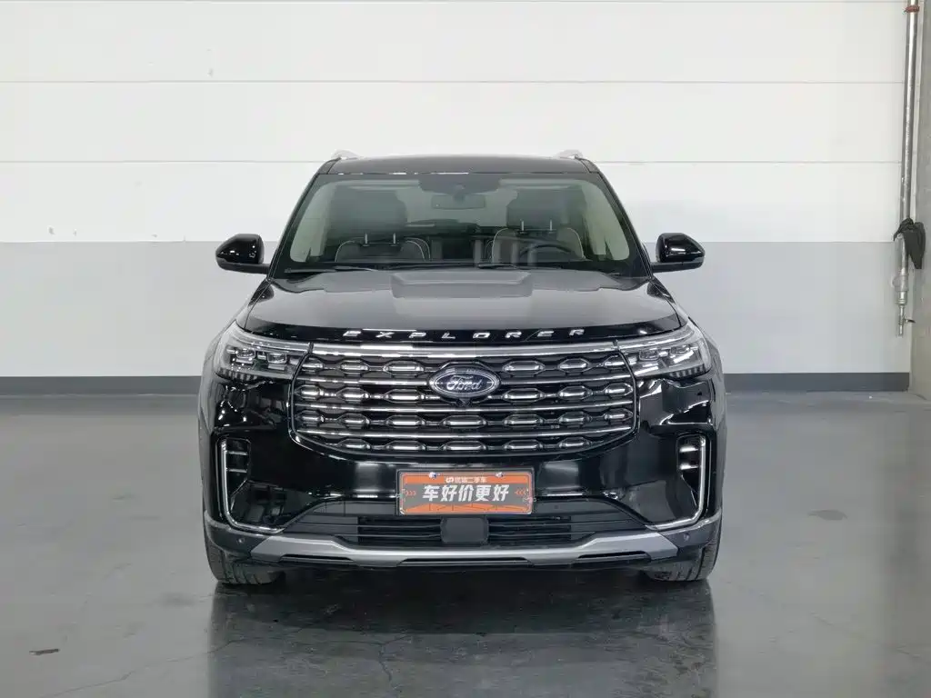 Photo 3 - Ford Explorer