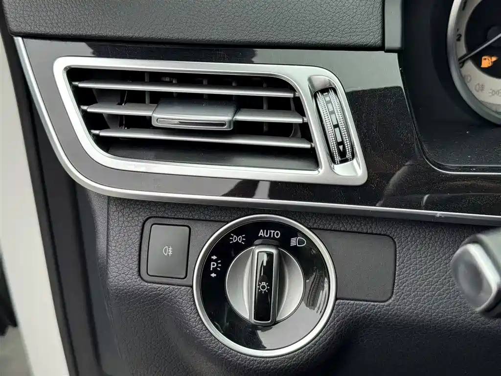 Mercedes-Benz E-Class 2015 E 260 L Sport фото 14
