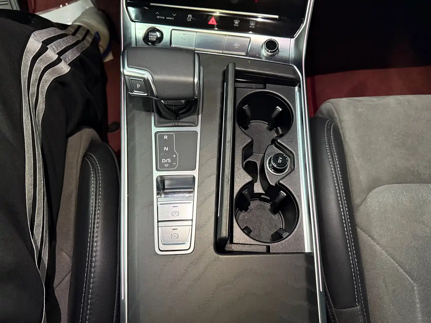 Фото 11 - Audi A6L