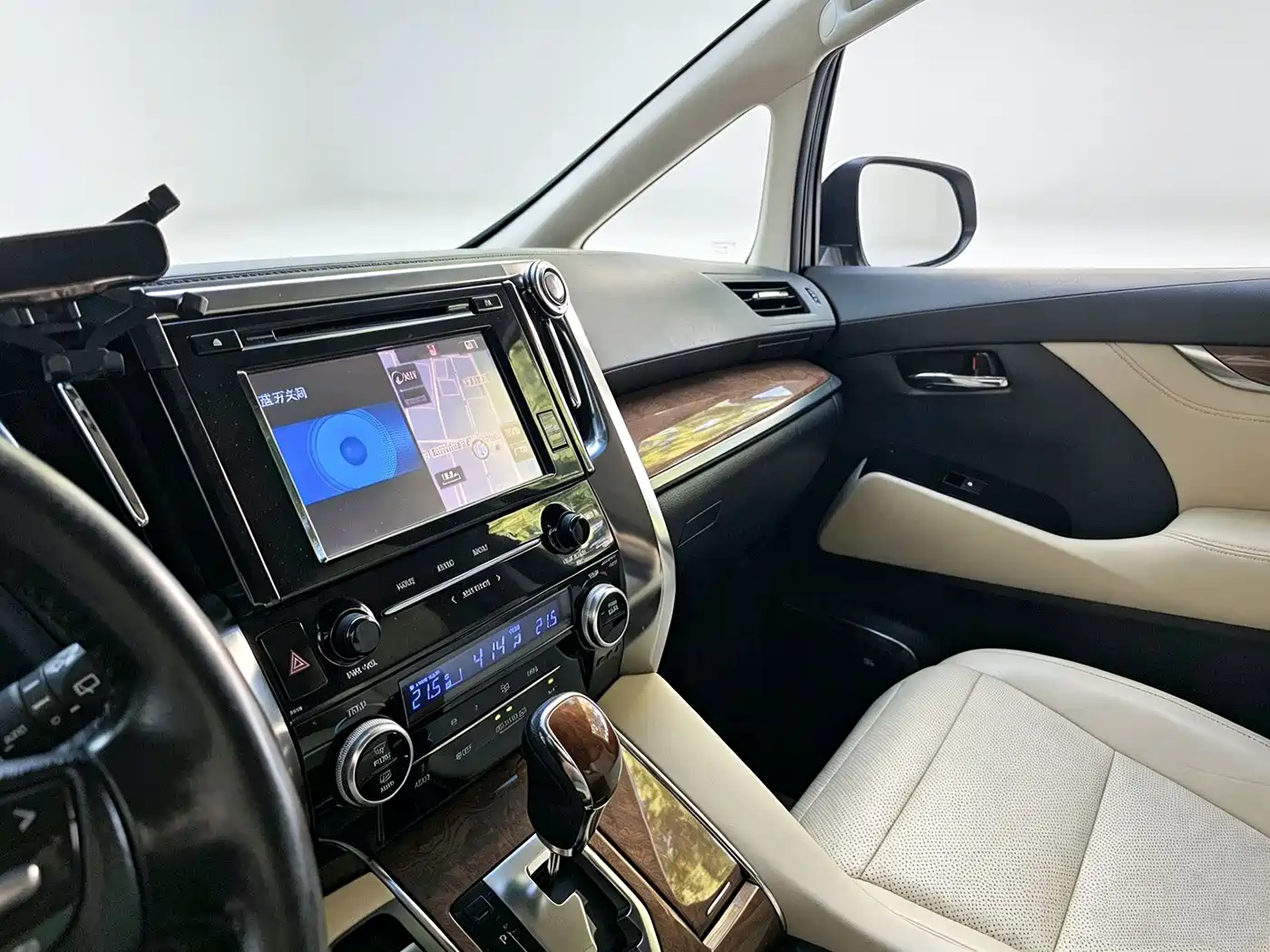 Photo 12 - Toyota Alphard